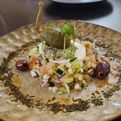 Salade Tunisienne , entrée suculente chez Altamaro à Paris