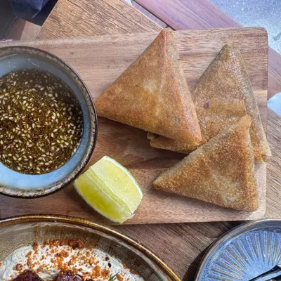 Samoussa de Mamie Altamaro à Paris 17.