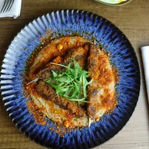Brochettes d’onglet de bœuf grillées chez Altamaro à Paris