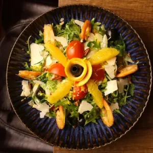 Salade Signature Altamaro , restaurant méditerranéen Paris.